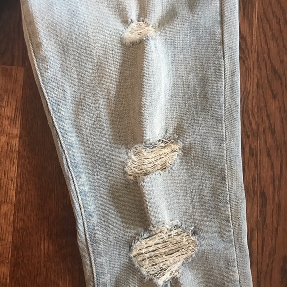 Levi’s High Rise Distressed Skinny Jeans - Picture 4 of 8